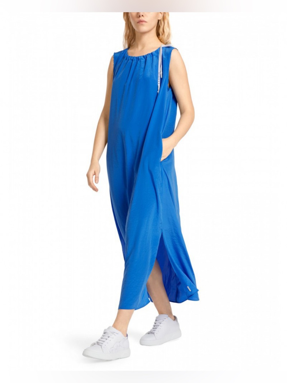 MARC CAIN (Blu's) Flowy Sleeveless Dress.
N3 = US 6